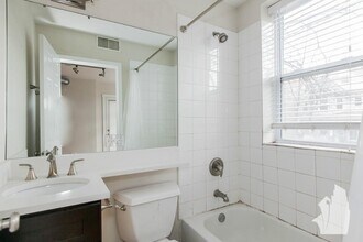2540 W Leland Ave, Unit b2 in Chicago, IL - Building Photo - Building Photo