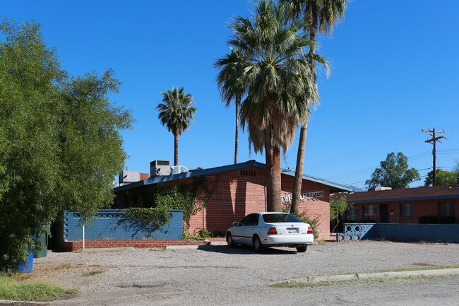 Twin Palms Apartments in Tucson, AZ - Foto de edificio - Building Photo