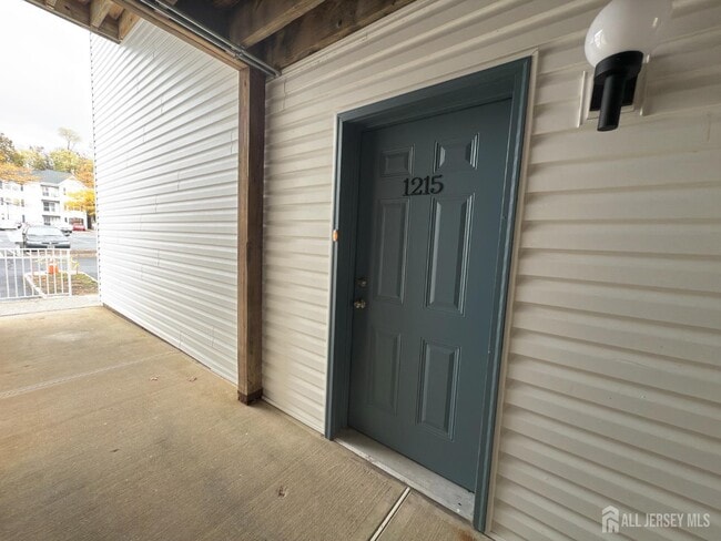 1215 Waterford Dr in Edison, NJ - Building Photo - Building Photo