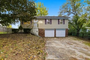 504 Miller Dr in Belton, MO - Building Photo