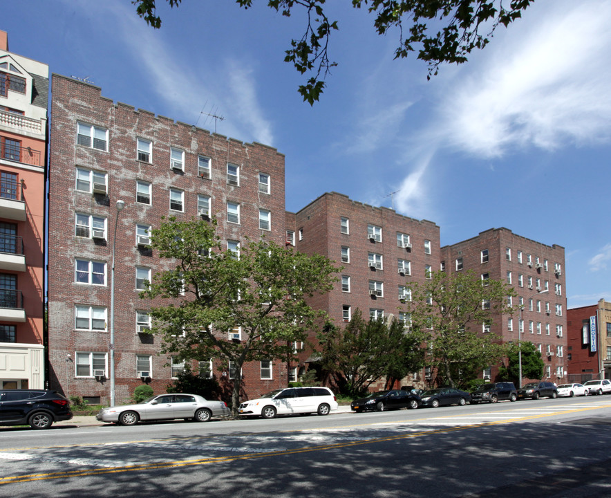 2566 Ocean Ave in Brooklyn, NY - Foto de edificio