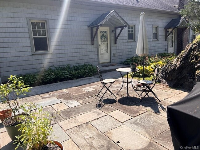 property at 14 Old Glenham Rd