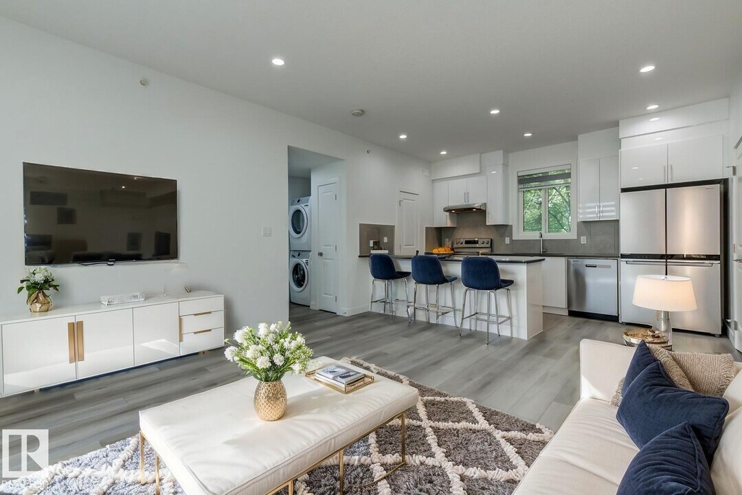 10751 85 Ave in Edmonton, AB - Building Photo
