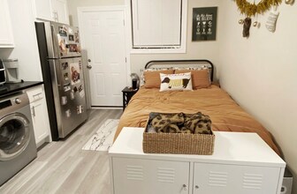 732 W Roscoe St, Unit 1N in Chicago, IL - Foto de edificio - Building Photo