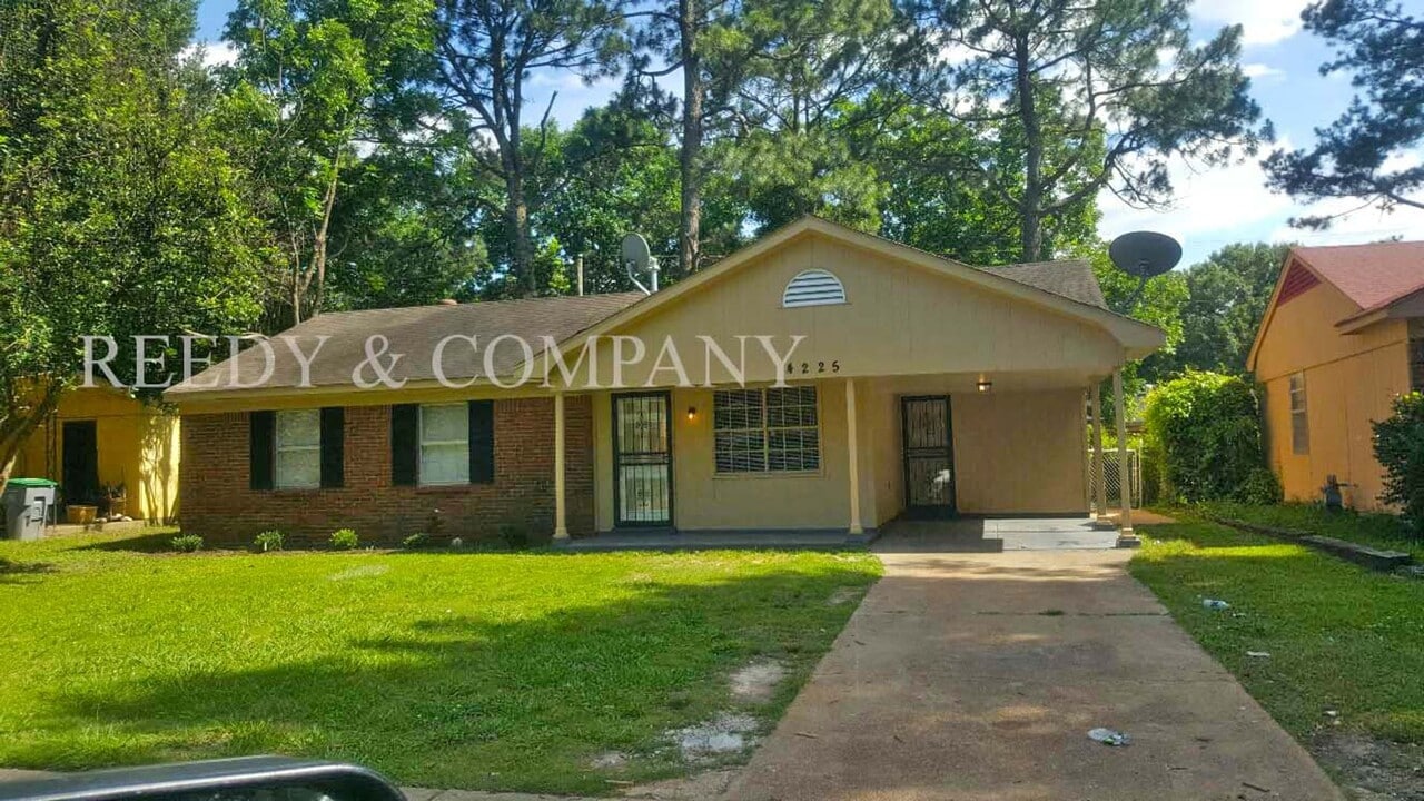 4225 Arrowhead Rd in Memphis, TN - Building Photo