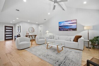 9707 Bordeaux Ln in Austin, TX - Building Photo - Building Photo