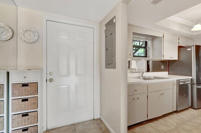 11863 Wimbledon Cir, Unit 441 in Wellington, FL - Building Photo - Building Photo
