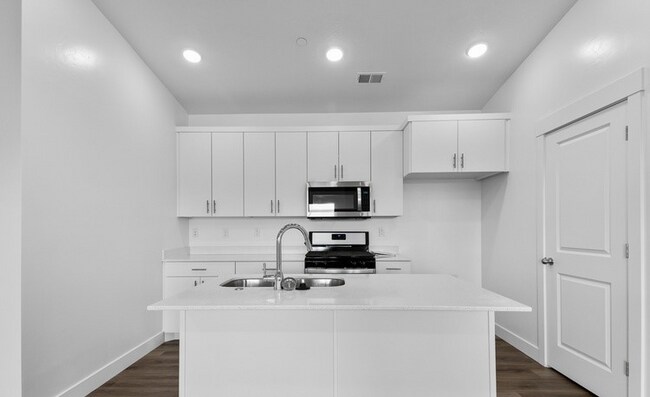 461 W 40 S in Providence, UT - Building Photo - Building Photo