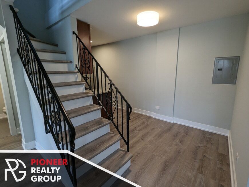 454 W Barry Ave, Unit 4 in Chicago, IL - Building Photo