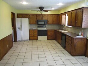2106 Bellaire Dr in Moore, OK - Foto de edificio - Building Photo