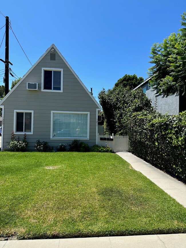 property at 1211 N Screenland Dr