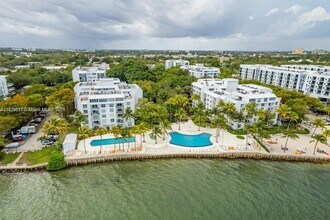 750 NE 64th St in Miami, FL - Building Photo - Building Photo