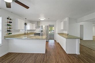 1111 Manatee Ln in Houston, TX - Building Photo - Building Photo