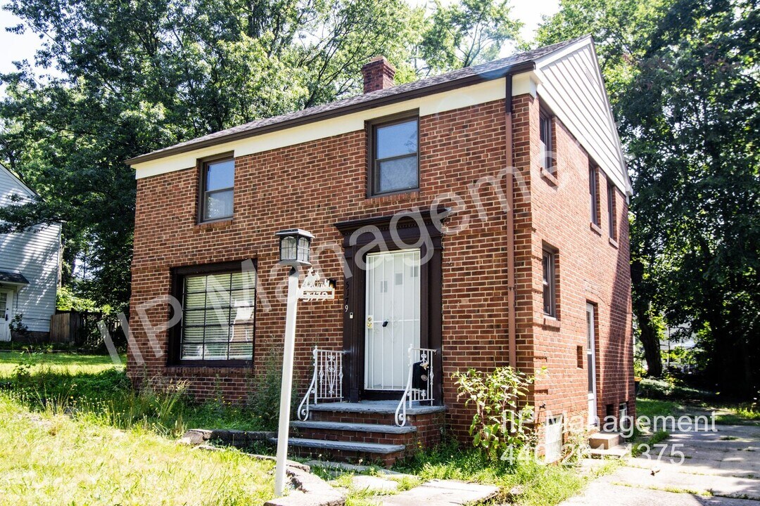5179 Homewood Ave in Maple Heights, OH - Building Photo