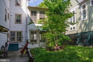 304 W German St in Shepherdstown, WV - Building Photo