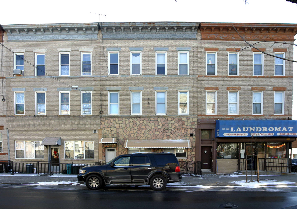 454 Onderdonk Ave in Ridgewood, NY - Building Photo