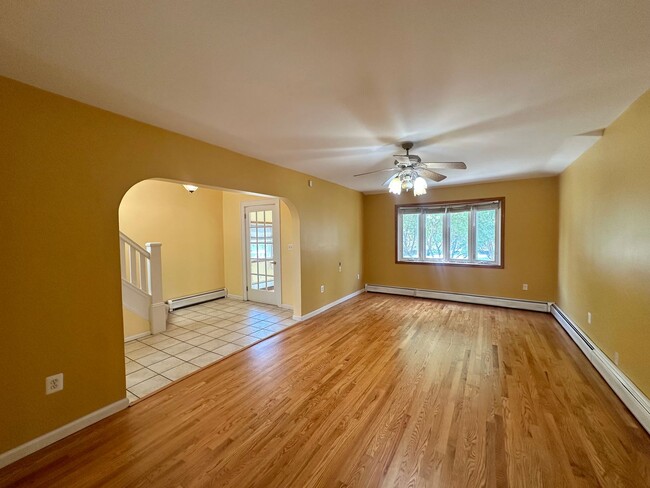 321 Hemlock St in Roselle Park, NJ - Building Photo - Building Photo