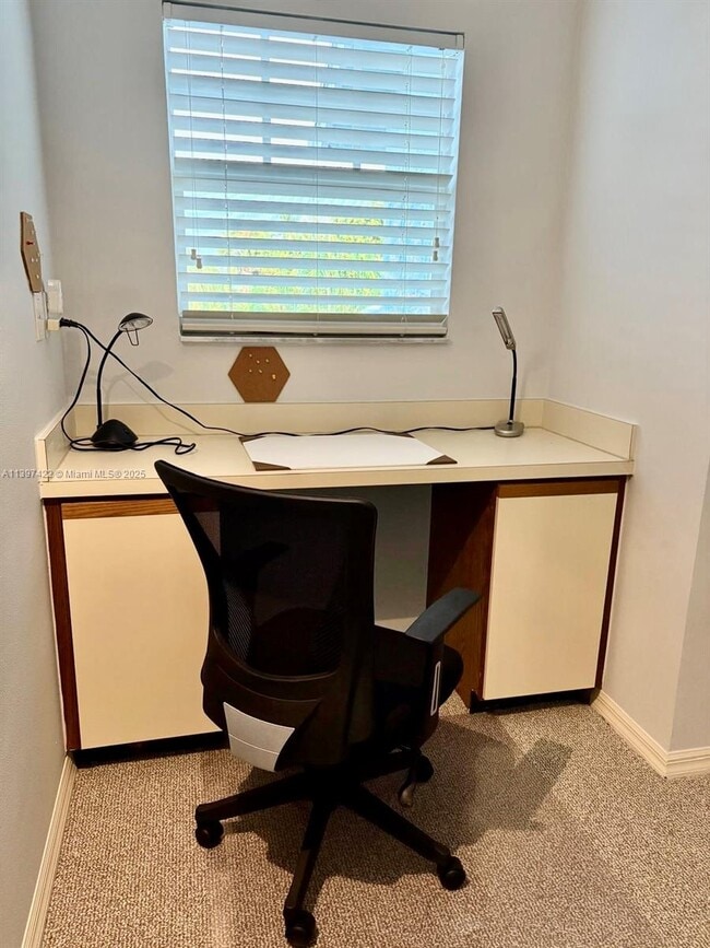 property at 905 Mainsail Cir