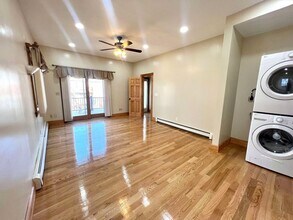 11 Jenison St, Unit 1 in Newton, MA - Foto de edificio - Building Photo