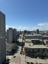 606 W Wisconsin Ave in Milwaukee, WI - Foto de edificio - Building Photo