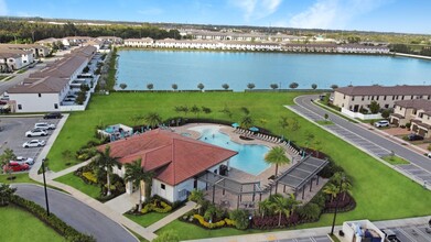 10598 W 32nd Ln in Hialeah, FL - Building Photo - Building Photo
