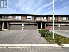 7397 Matteo Dr in Niagara Falls, ON - Building Photo - Building Photo