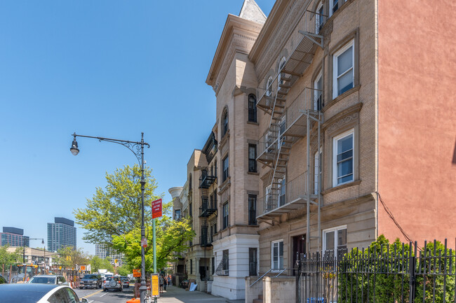 679 Vanderbilt Ave in Brooklyn, NY - Foto de edificio - Building Photo