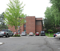 Crossroads of New Brighton in New Brighton, MN - Foto de edificio - Building Photo