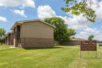 Twin City Apartments in Council Bluffs, IA - Building Photo - Building Photo