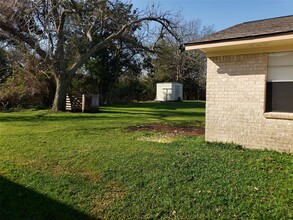 733 W Live Oak St in Angleton, TX - Building Photo - Building Photo