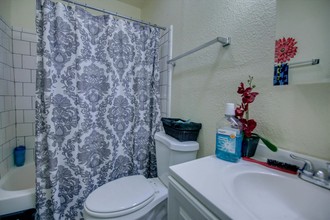 1812 Canal Ave in Long Beach, CA - Building Photo - Interior Photo