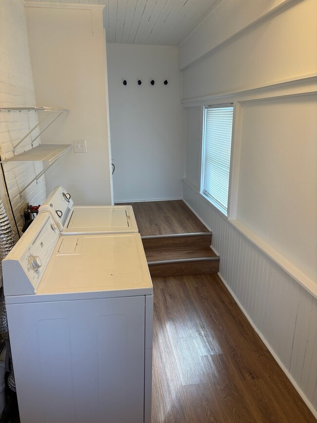 1408 W Main St, Unit 2 in Ephrata, PA - Foto de edificio - Building Photo