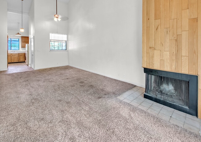 Oak Creek at Gilcrease in Tulsa, OK - Building Photo - Building Photo