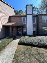 7945 Edgebrook Cir in North Charleston, SC - Building Photo