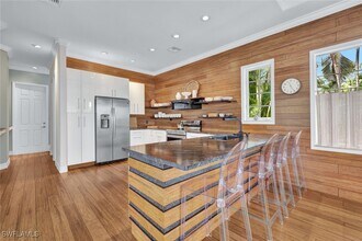 255 2nd Ave N in Naples, FL - Building Photo - Building Photo