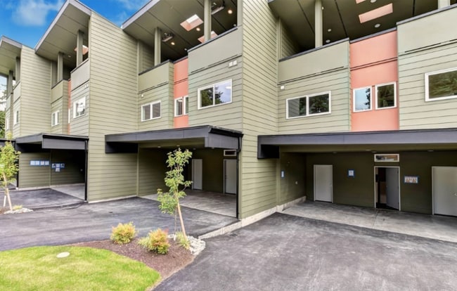 14920 Manor Way in Lynnwood, WA - Building Photo - Building Photo