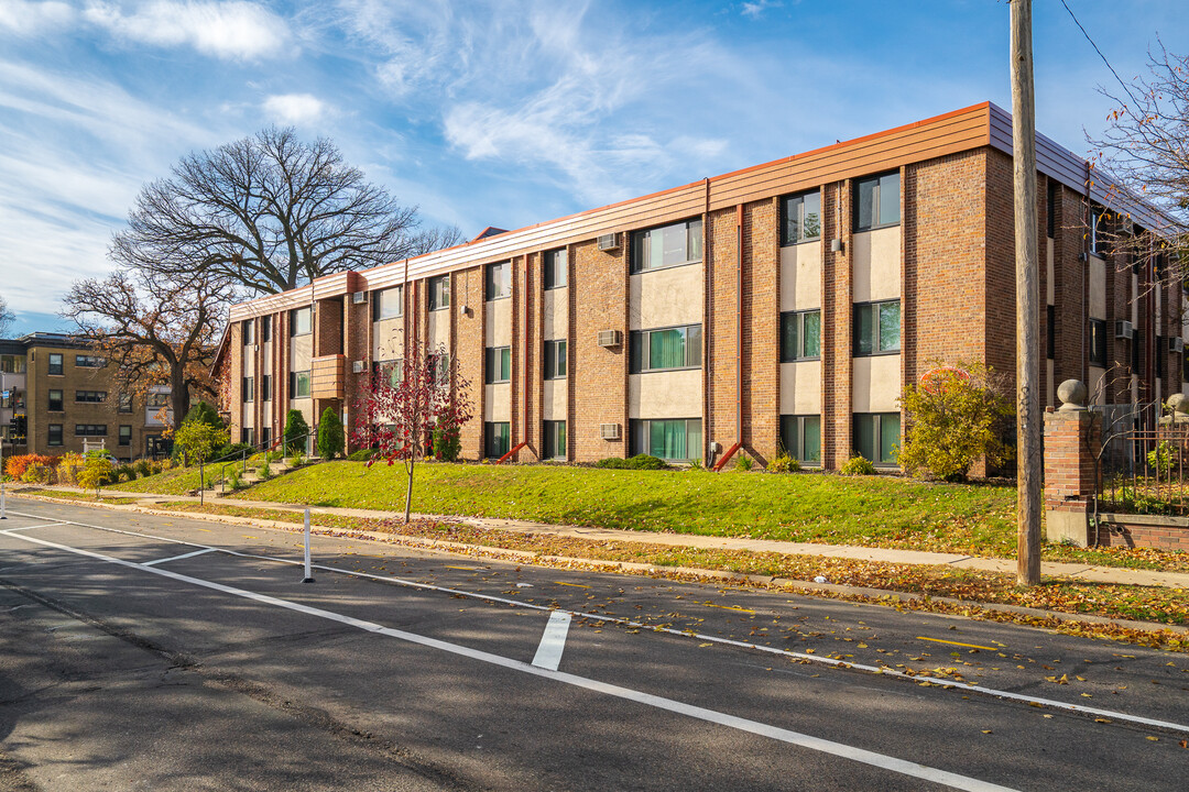 First Place Apartments in Minneapolis, MN - Foto de edificio