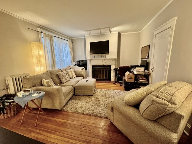 1992 Commonwealth Ave, Unit 2 in Boston, MA - Building Photo - Building Photo