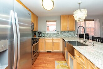 1473 N Larrabee St, Unit A in Chicago, IL - Building Photo - Building Photo