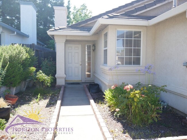 8636 Travary Way in Antelope, CA - Building Photo - Building Photo