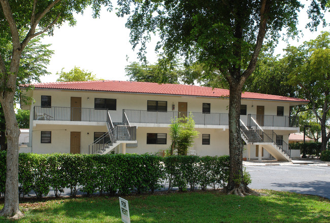 10130 NW 35th St in Coral Springs, FL - Building Photo - Building Photo