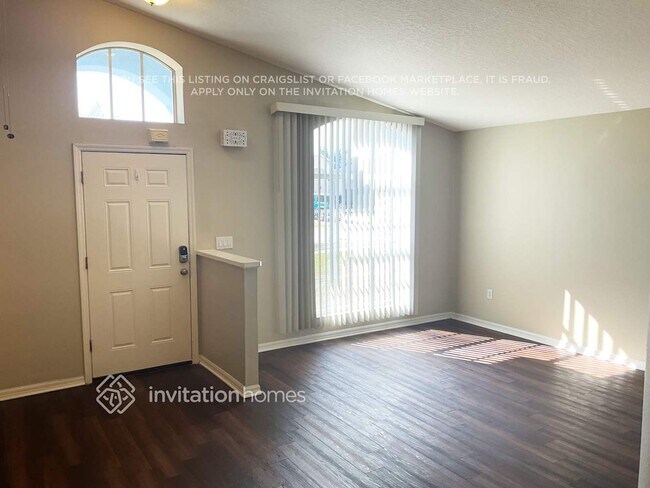 536 Napa Valley Cir in Valrico, FL - Foto de edificio - Building Photo