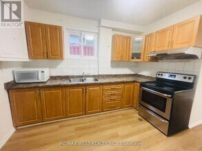 82 Dafoe Crescent in Brampton, ON - Building Photo - Building Photo