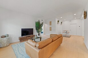 12296 144th Ln in Largo, FL - Building Photo