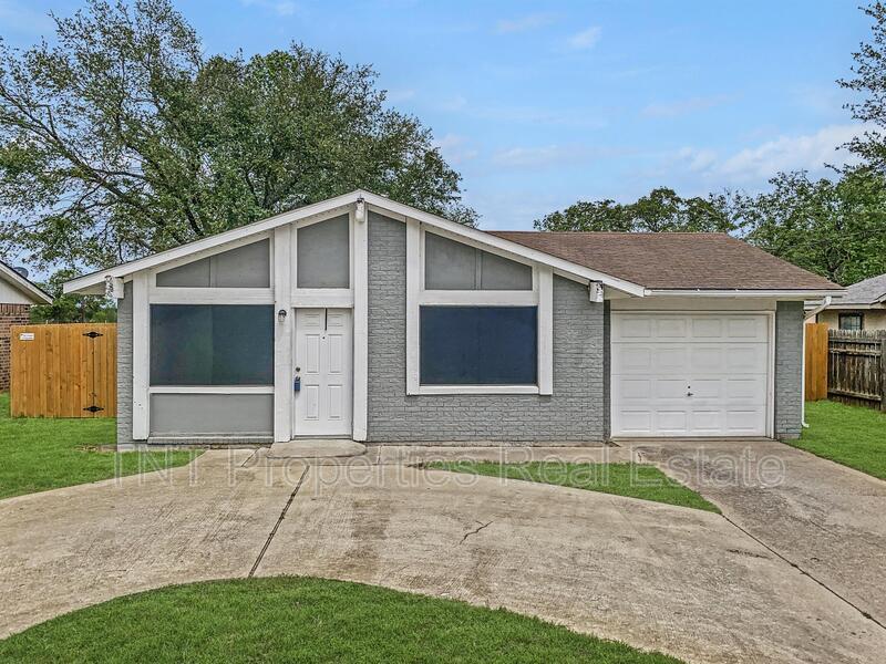 108 Missionary Cir in Hearne, TX - Foto de edificio