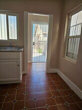 527 1/2 W 19th St in San Pedro, CA - Foto de edificio - Building Photo