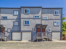 2444 Frances St in Oakland, CA - Building Photo