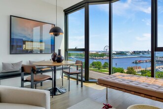 211 N Harbor Dr in Chicago, IL - Building Photo - Building Photo