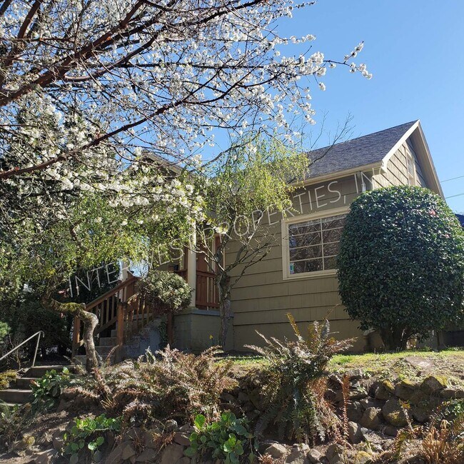 946 SE Nehalem St in Portland, OR - Building Photo - Building Photo
