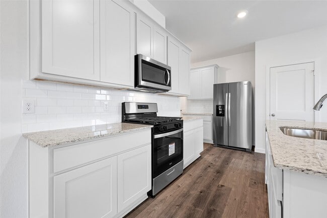 3911 Windy Whisper Dr in Brookshire, TX - Foto de edificio - Building Photo